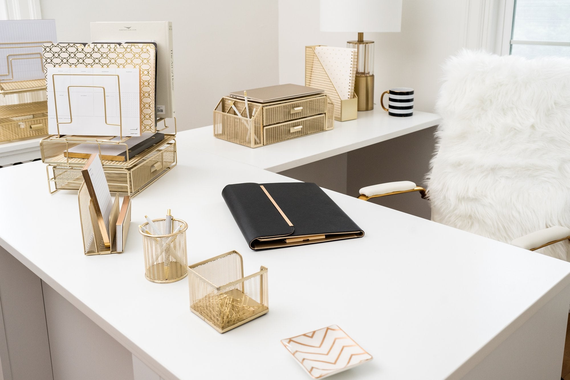 Cool Desk Accessories for Guys: A 2026 Styling Guide