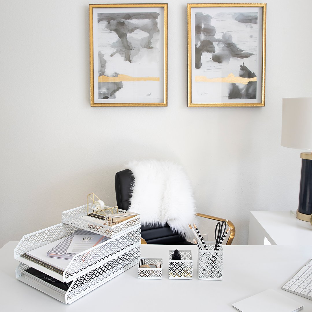 How to Decorate Your Desk at Work to Boost Your Productivity
