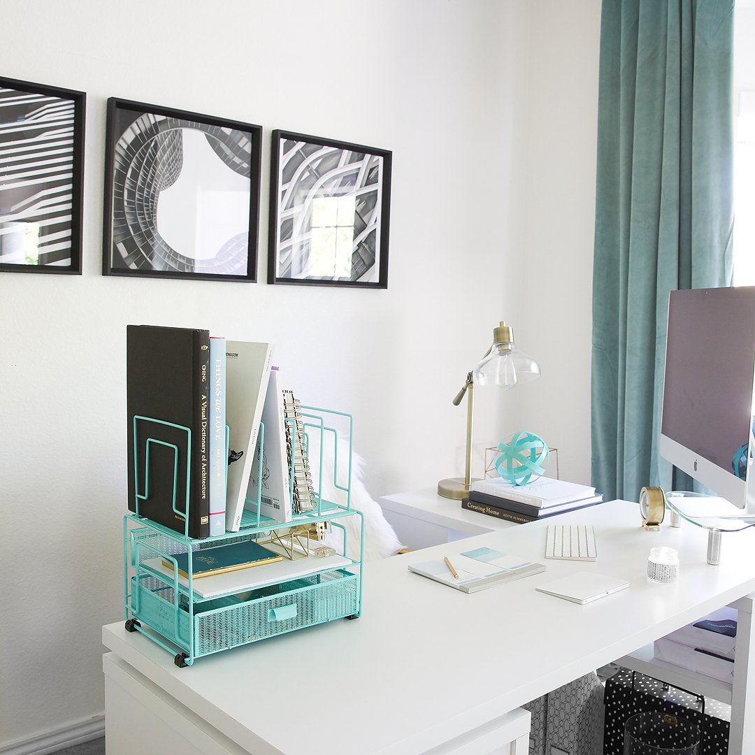 How to Organize Your Desk at Work for Maximum Productivity