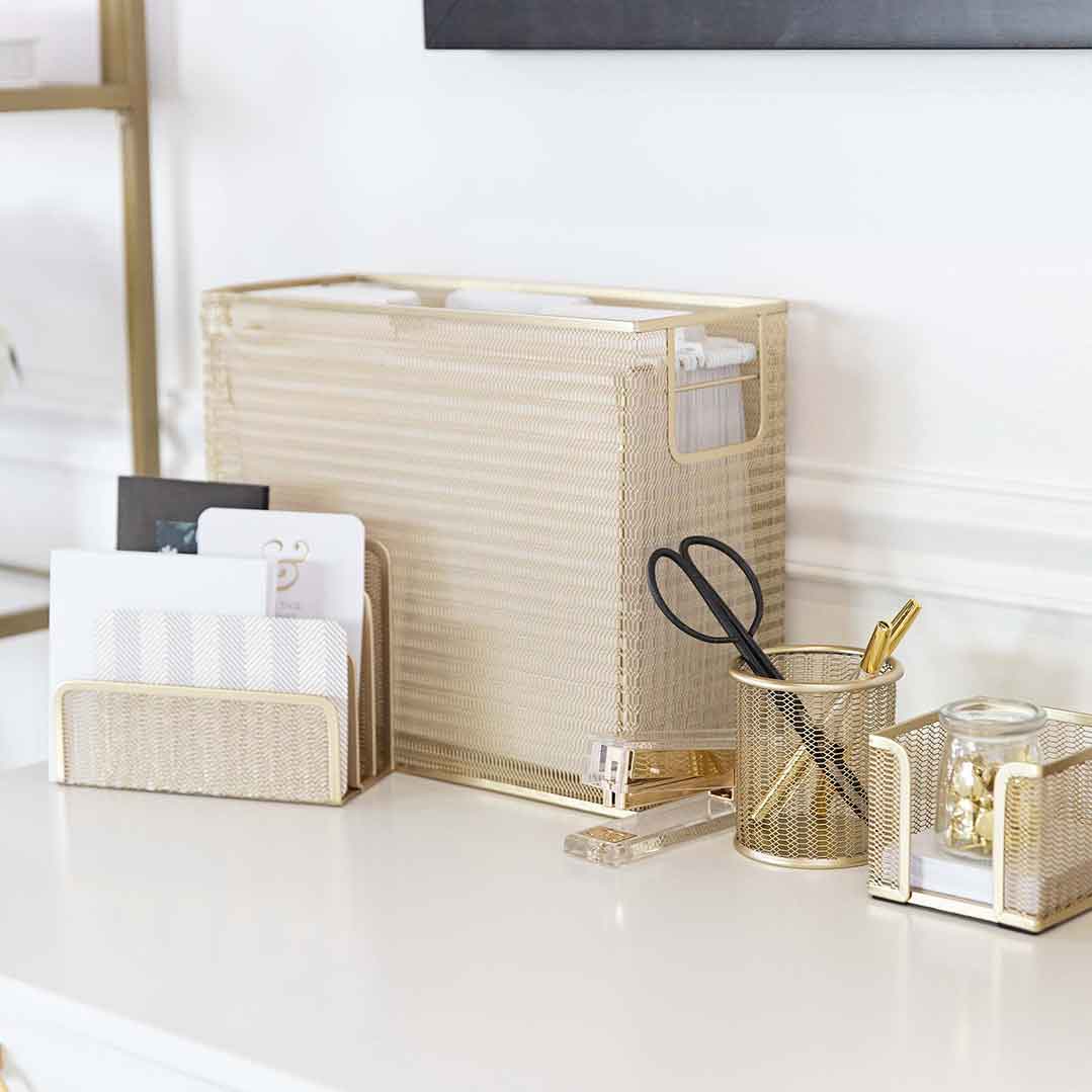 Blu Monaco Office Supplies Rose Gold Desk Accessories for Women - 5 Piece  Wire Rose Gold Desk Organizer Set ? Letter Sorter, Paper Tray, Pen Cup,  Magazine File - Stationery Décor 